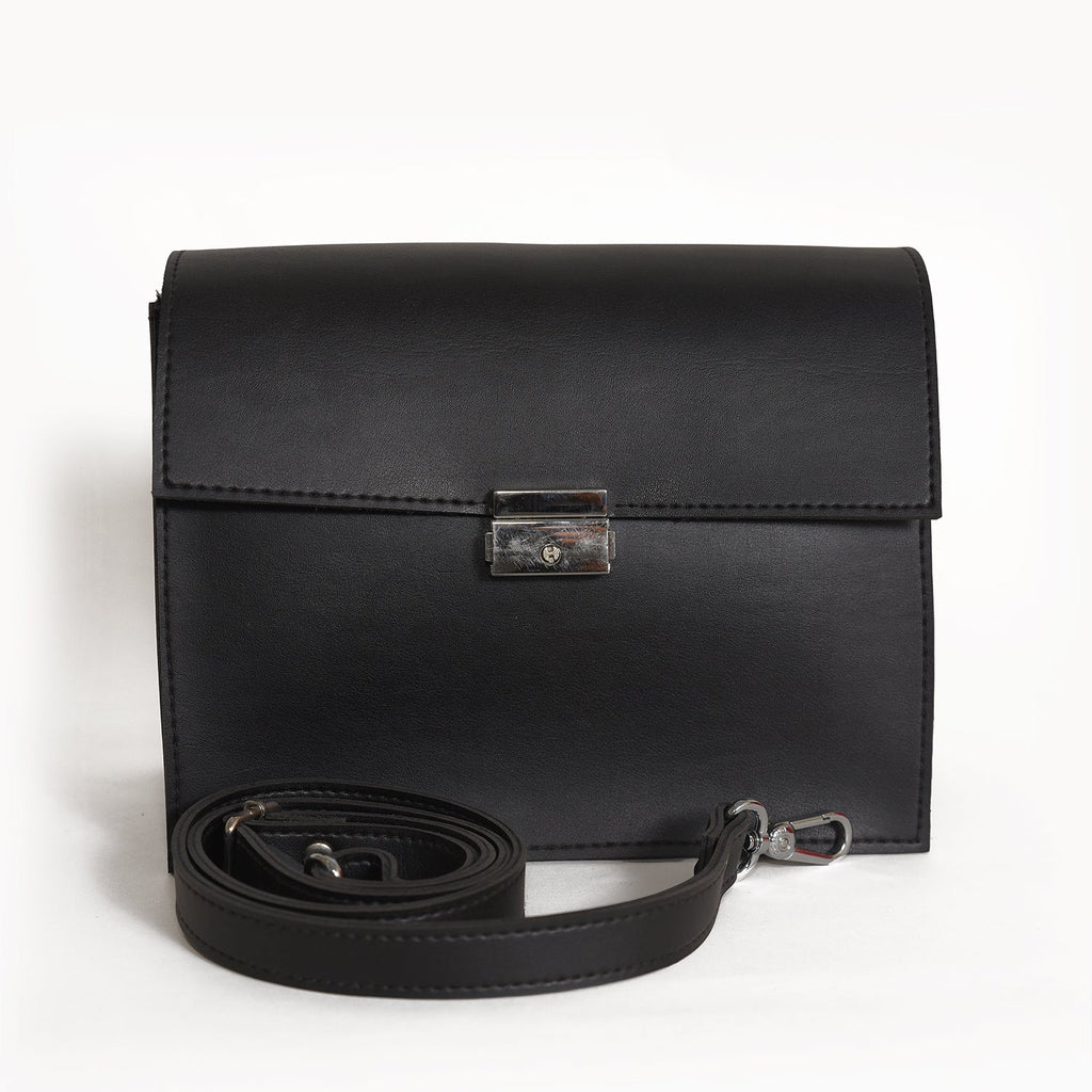 CAHRLIE BAG BLACK