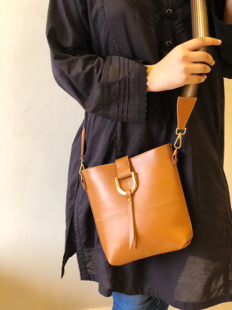 BOB CROSS BODY BAG BROWN